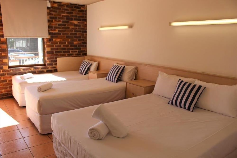 Camden Motor Inn Family Room 3