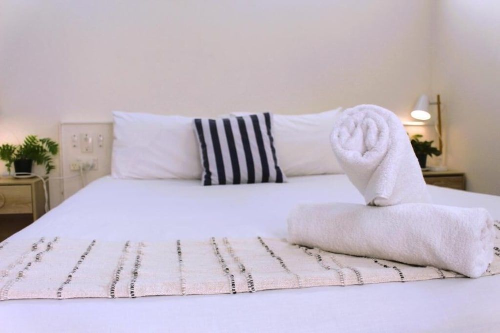 Camden Motor Inn Deluxe Studio Suite, 1 Queen Bed 5