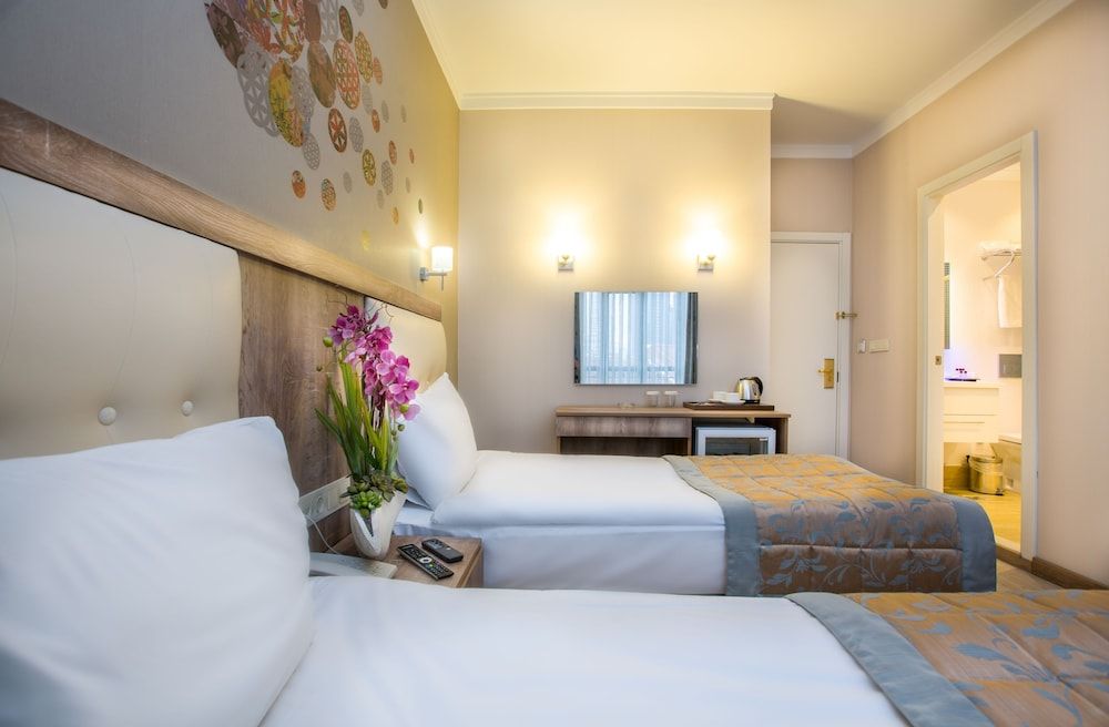 Fatih Hotel Corner Standard Double Room 3