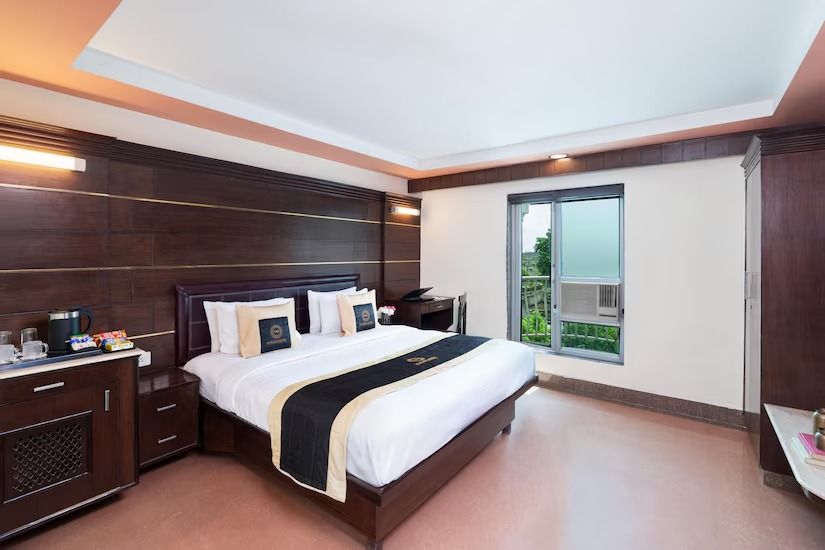 Foxoso Taj View Hotel Premium Room 3