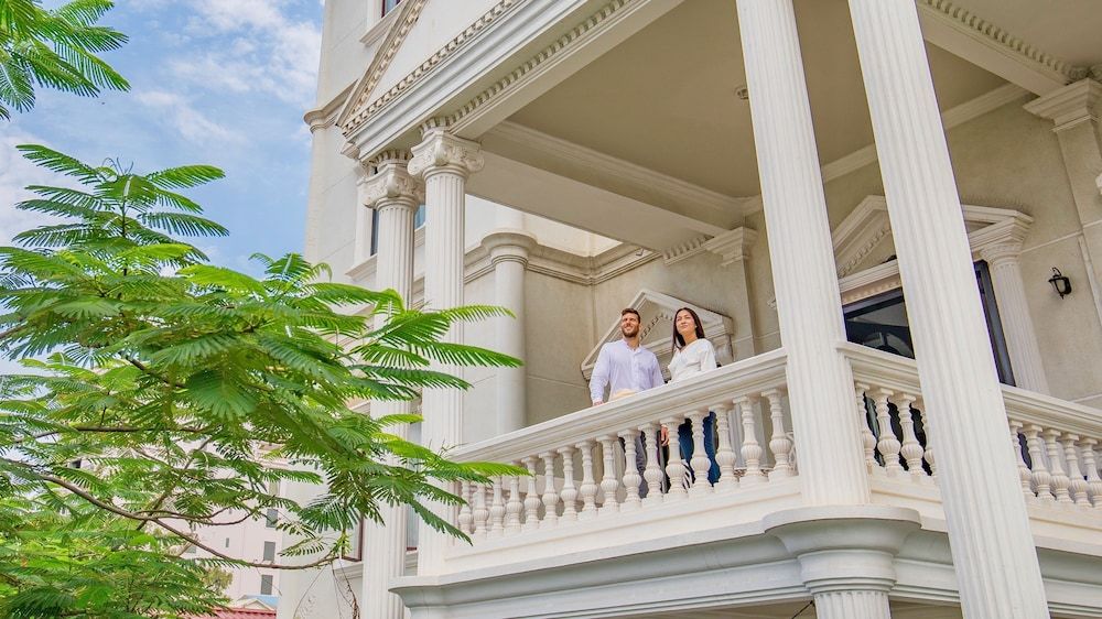 undefined White Mansion 2