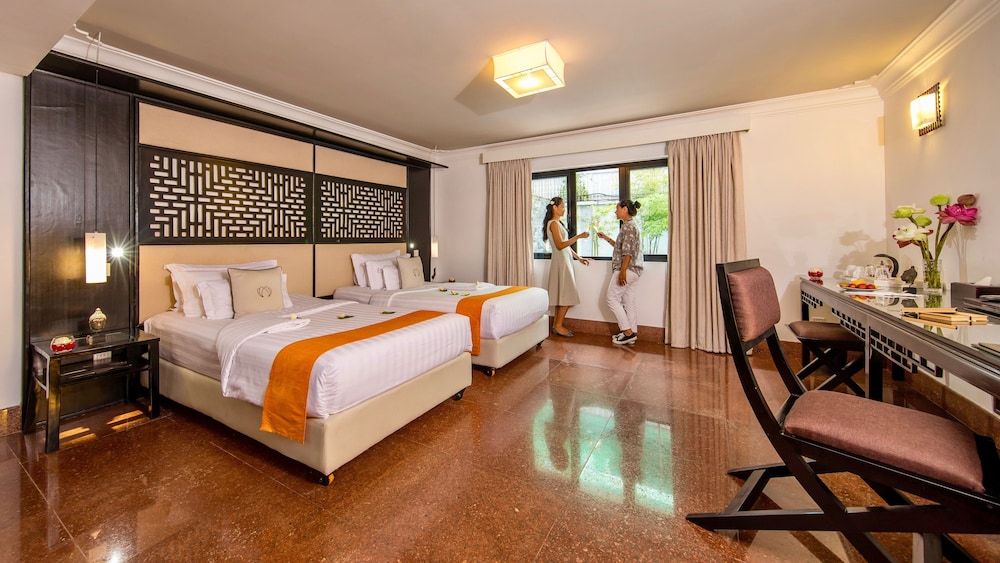 undefined White Mansion 3