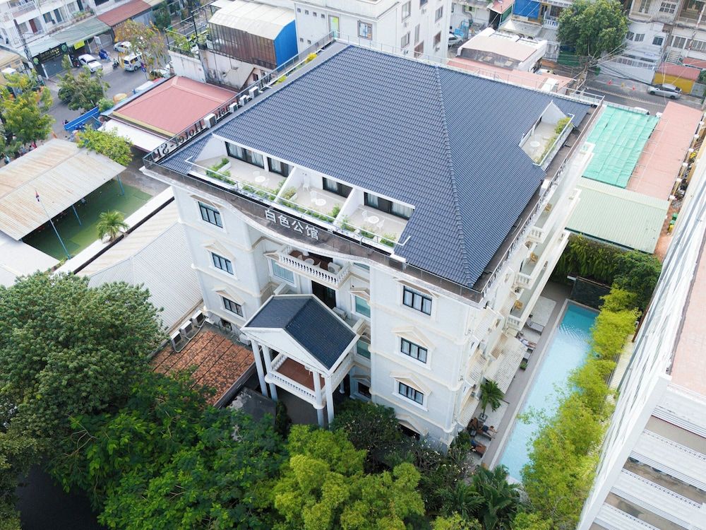 undefined White Mansion