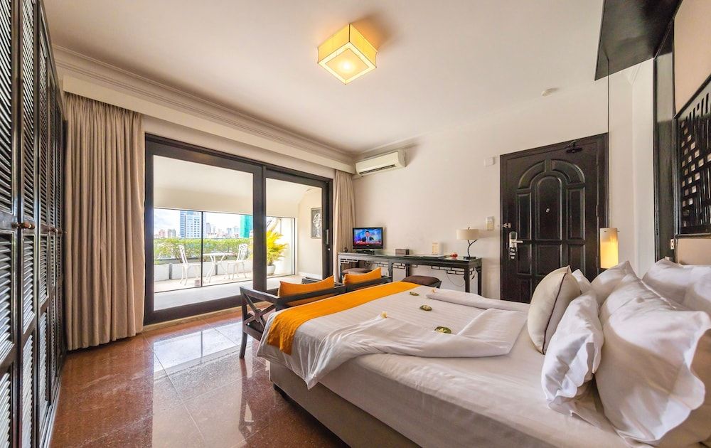 undefined White Mansion 9