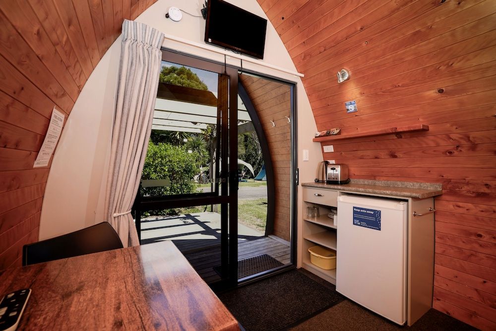 Hot Water Beach TOP 10 Holiday Park Deluxe Standard Cabin 8