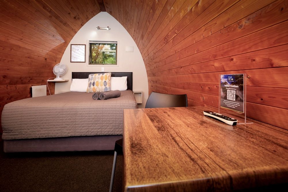 Hot Water Beach TOP 10 Holiday Park Deluxe Standard Cabin 7