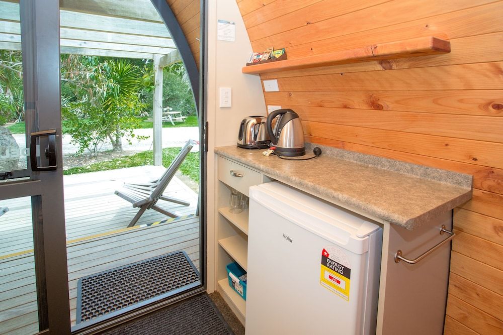 Hot Water Beach TOP 10 Holiday Park Deluxe Standard Cabin 4