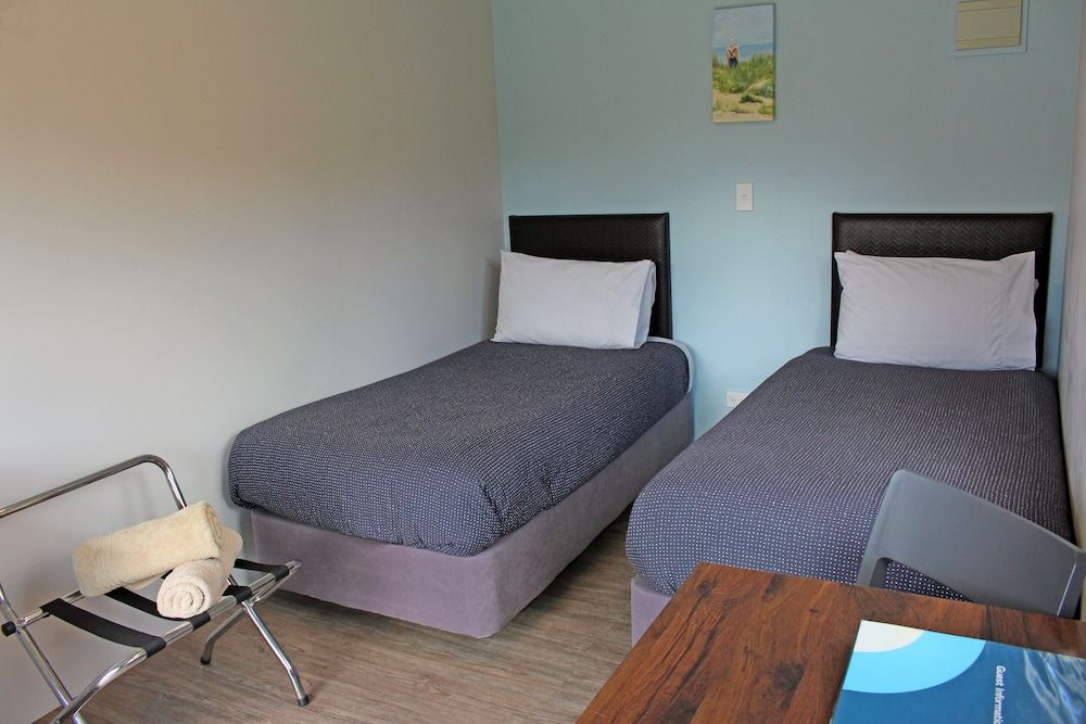 Hot Water Beach TOP 10 Holiday Park Standard Twin Cabin