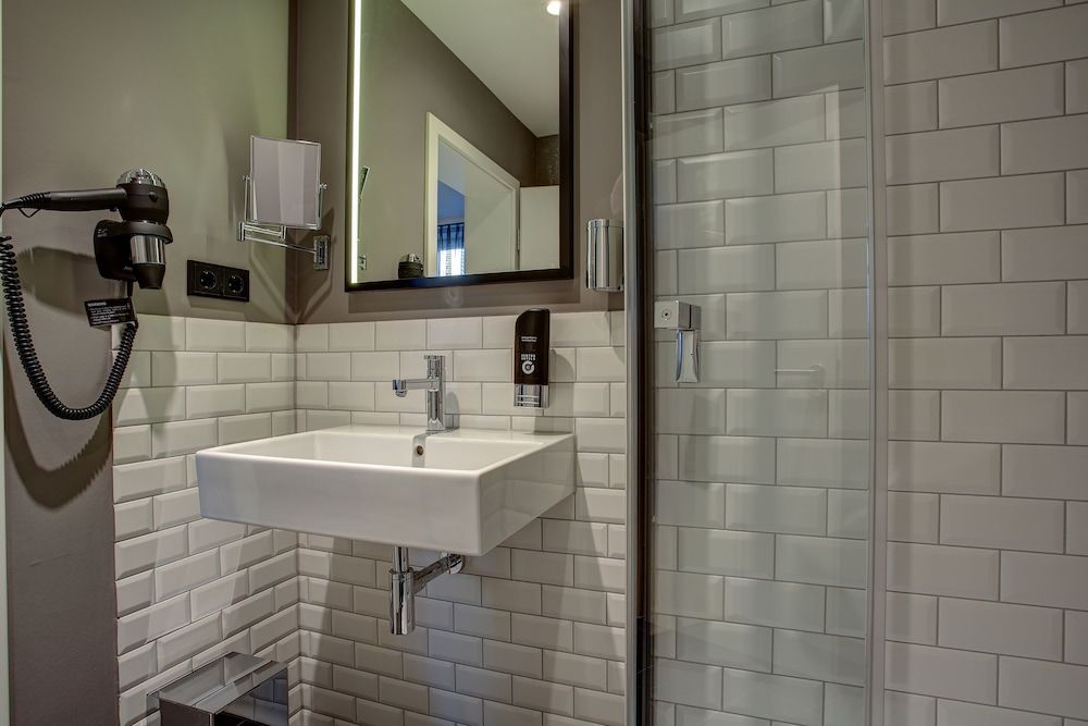 Vienna House Easy by Wyndham Hamburg Family Room 7