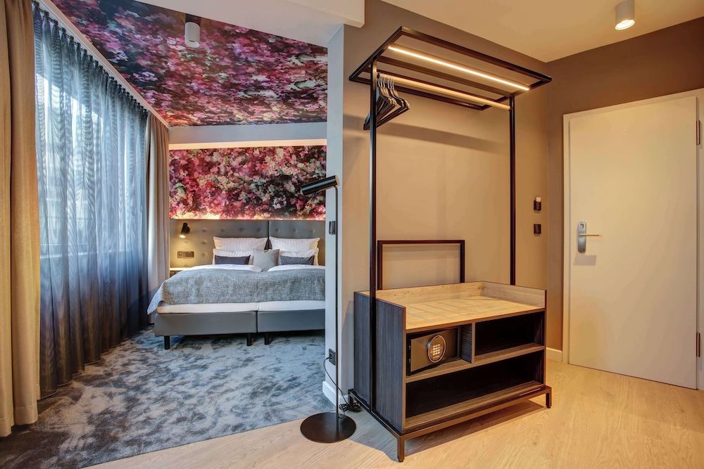 Vienna House Easy by Wyndham Hamburg Family Room 11