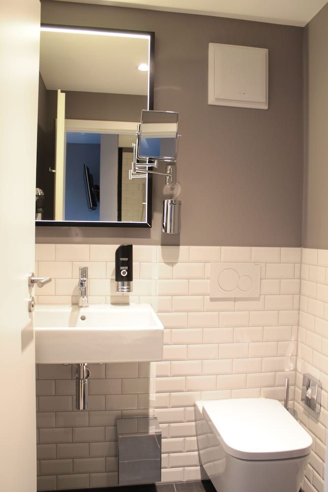 Vienna House Easy by Wyndham Hamburg Family Room 8