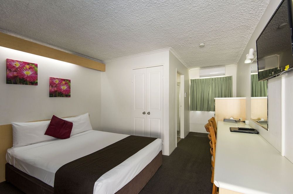 Economy Room (Dollar Saver)