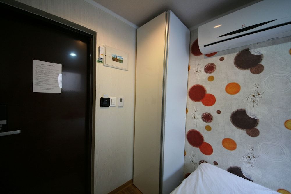 Hostel Chloe Economy Double Room 2