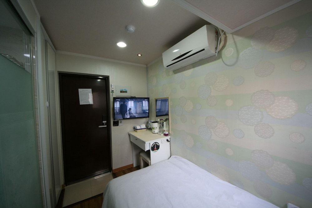 Hostel Chloe Economy Double Room 27