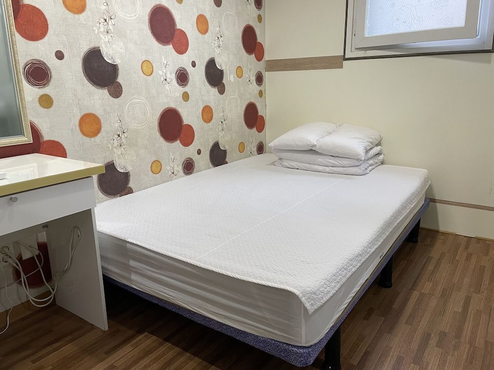 undefined Hostel Chloe 3