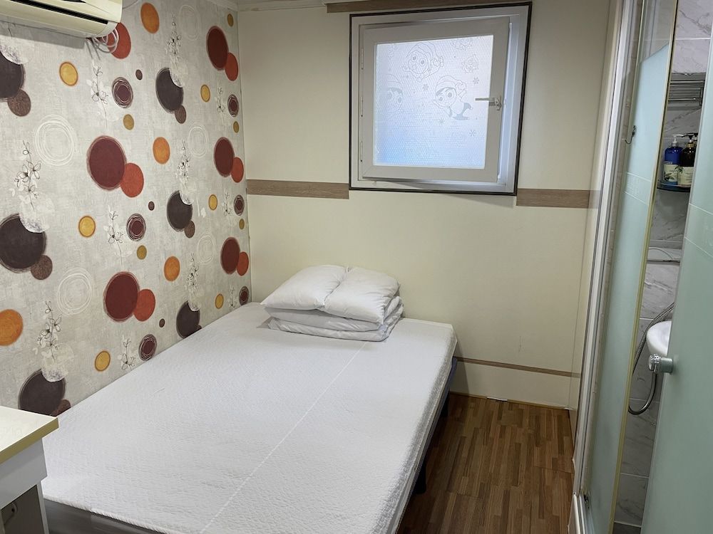 Hostel Chloe Economy Double Room 4