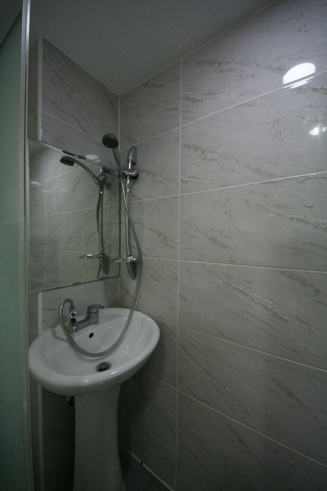 Hostel Chloe Economy Double Room 18