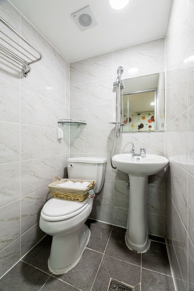 Hostel Chloe Economy Double Room 14