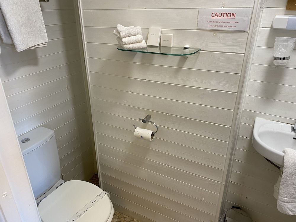 Devon House Guest House Quadruple Room, Ensuite (Adjoining Room) 6