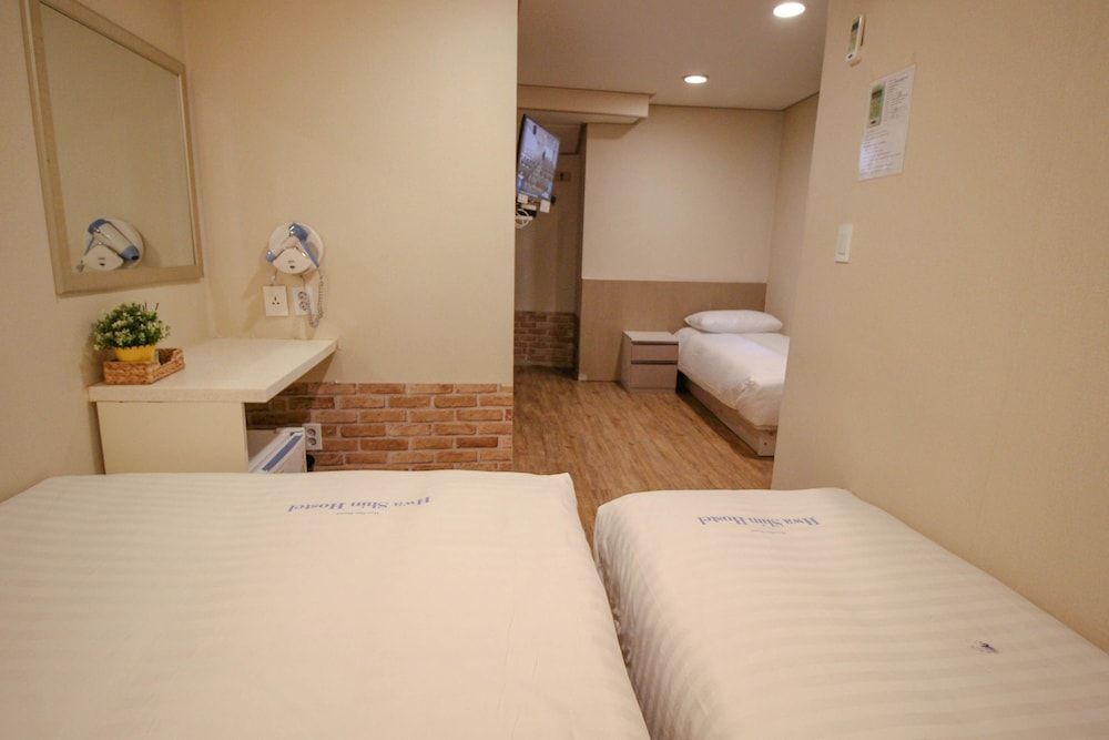 Dongdaemun Hwashin Hostel Family Room (Max 4 people only)