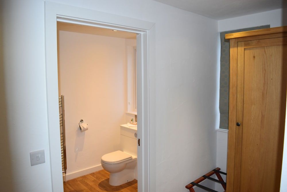 Three Horseshoes Family Triple Room, Ensuite (Room 3) 2