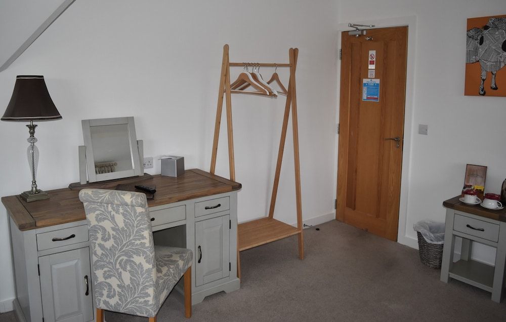 Three Horseshoes Family Quadruple Room, Ensuite (Room 6) 4