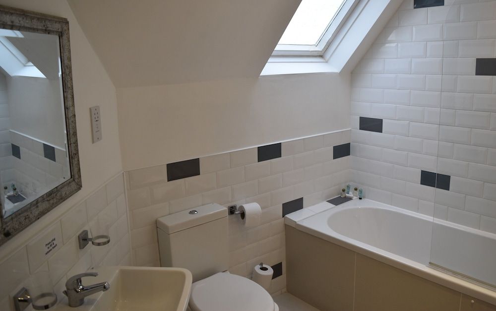 Three Horseshoes Double or Twin Room, Ensuite (Room 5) 2