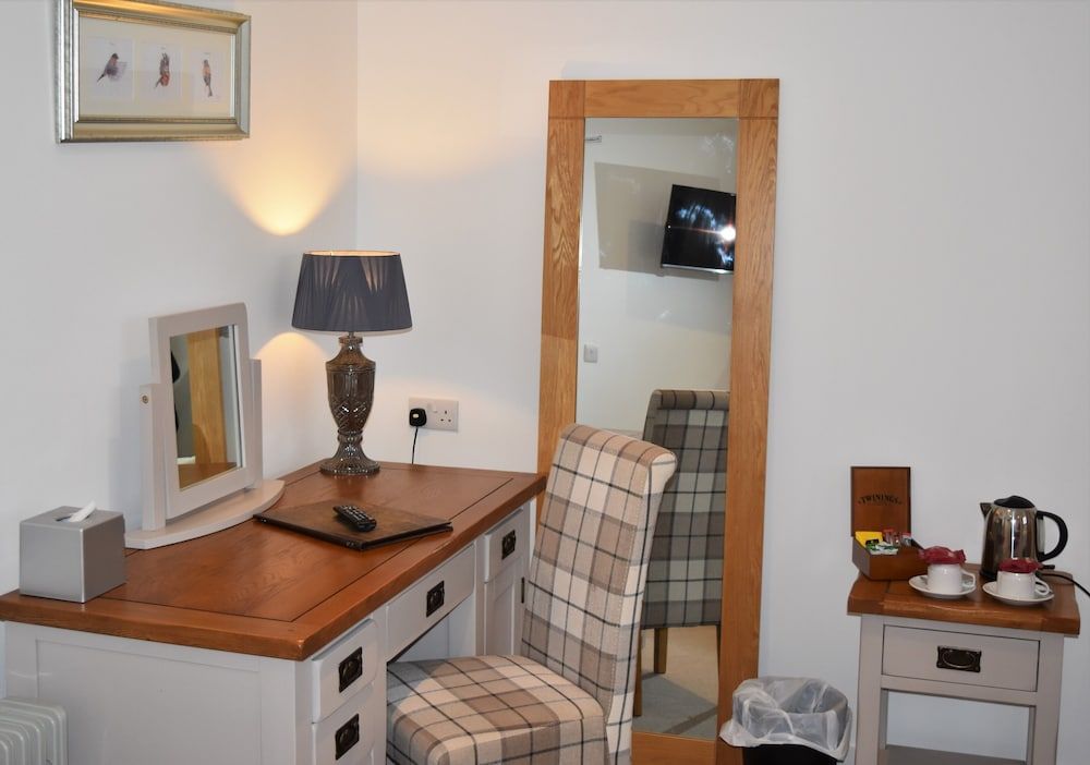 Three Horseshoes Double or Twin Room, Ensuite (Room 5) 3