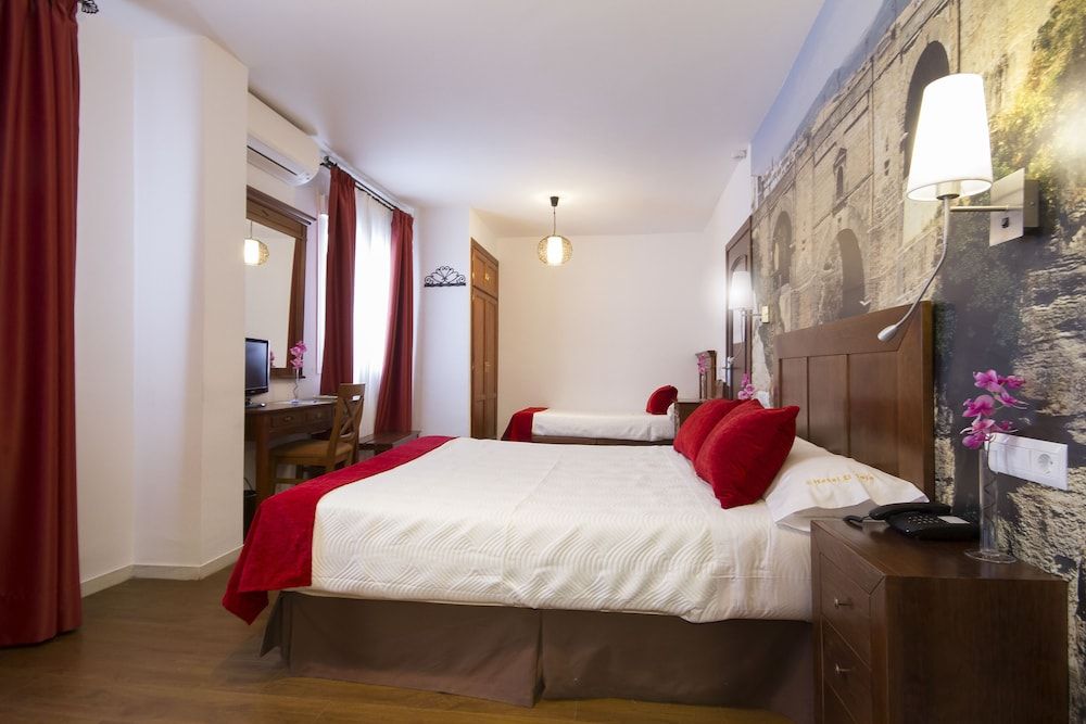 Family Triple Room (2 Adults + 1 Child)