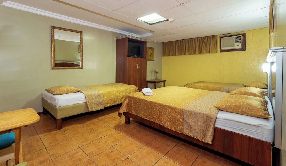 Hotel Malecon Inn Standard Triple Room, 3 Twin Beds 4