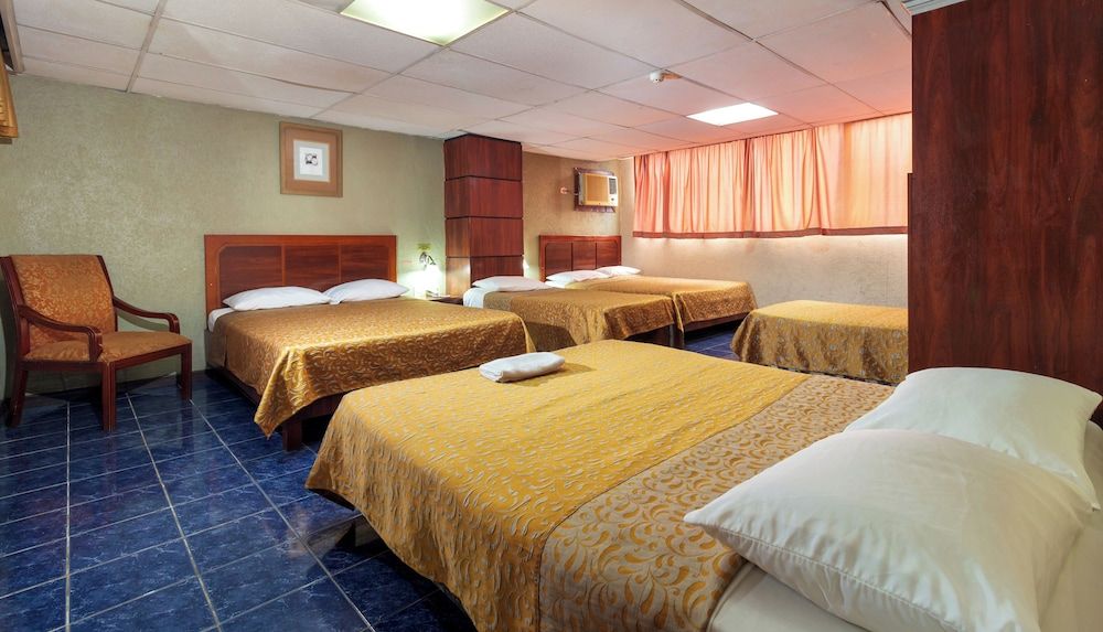 Hotel Malecon Inn Standard Quadruple Room 3