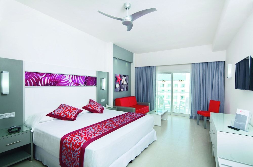 Family Room, 2 Bedrooms (U)