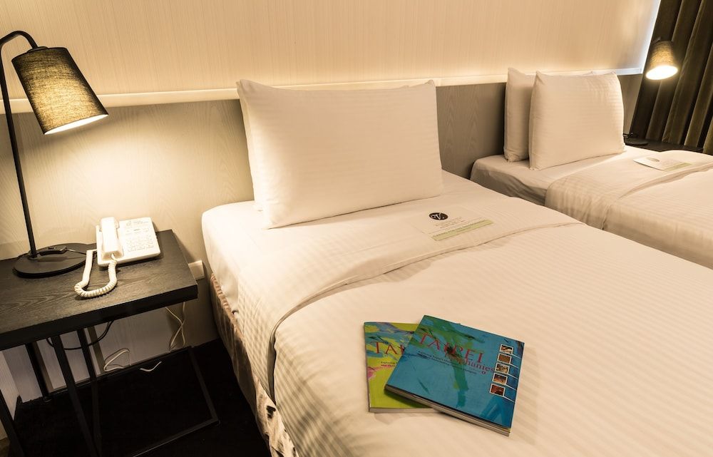 undefined Vendome East Inn