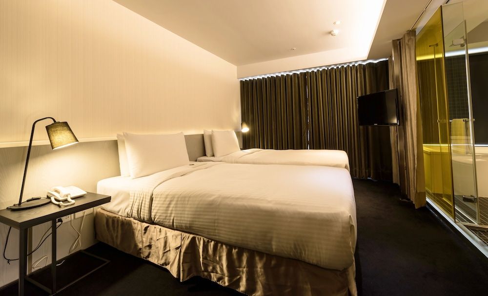 undefined Vendome East Inn 8