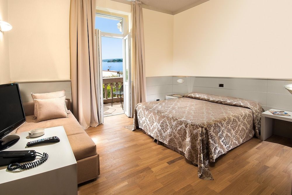 Triple Room, Balcony, Lake View