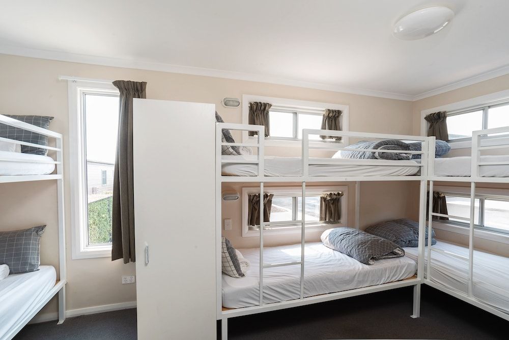 Crestview Tourist Park Deluxe Three Bedroom Cabin