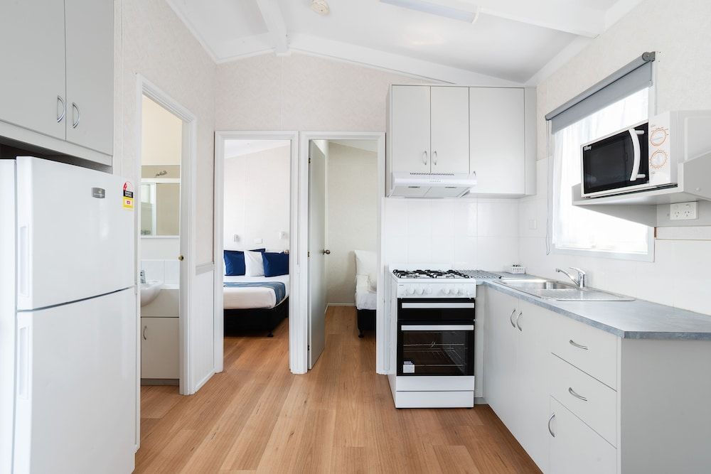 Crestview Tourist Park Family Cabin 5