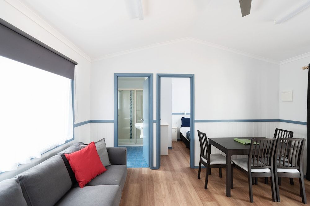 Crestview Tourist Park Family Cabin 7