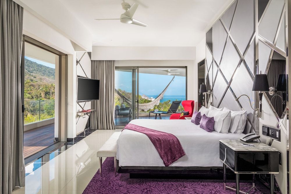 Corner Suite South