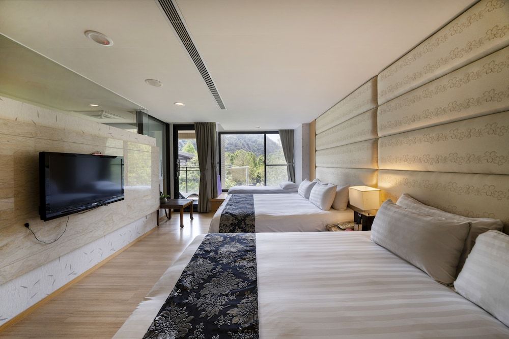 Tai Yi Red Maple Resort Quadruple Room 2