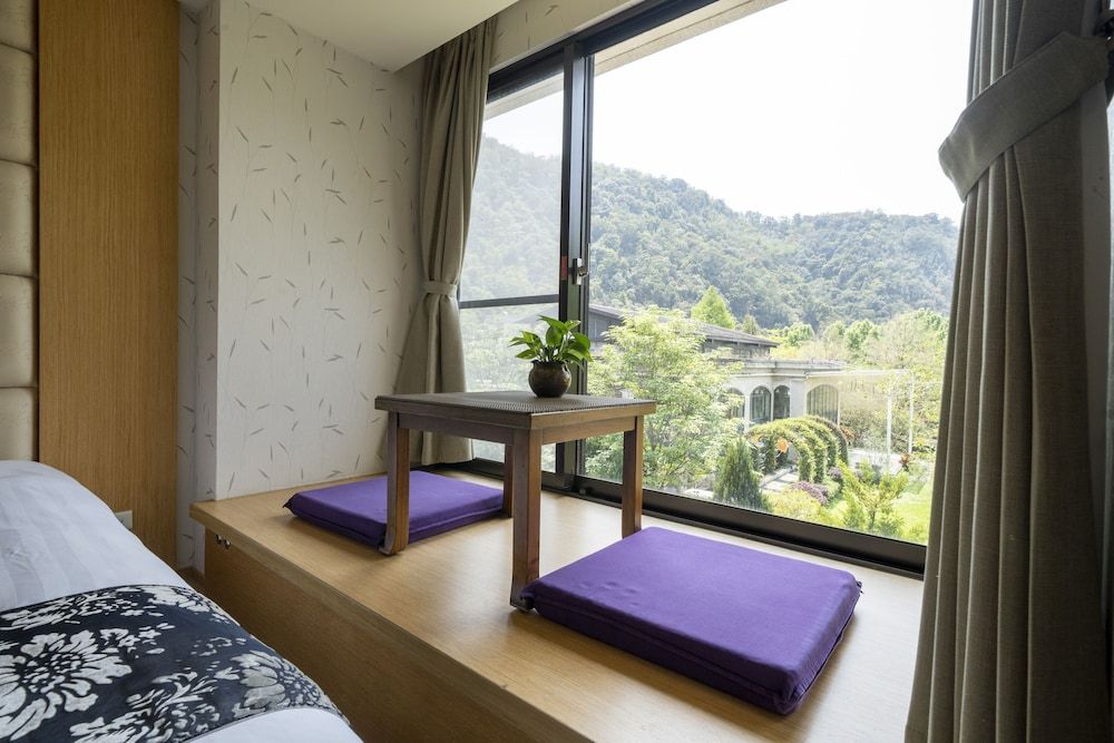 Tai Yi Red Maple Resort Quadruple Room 6