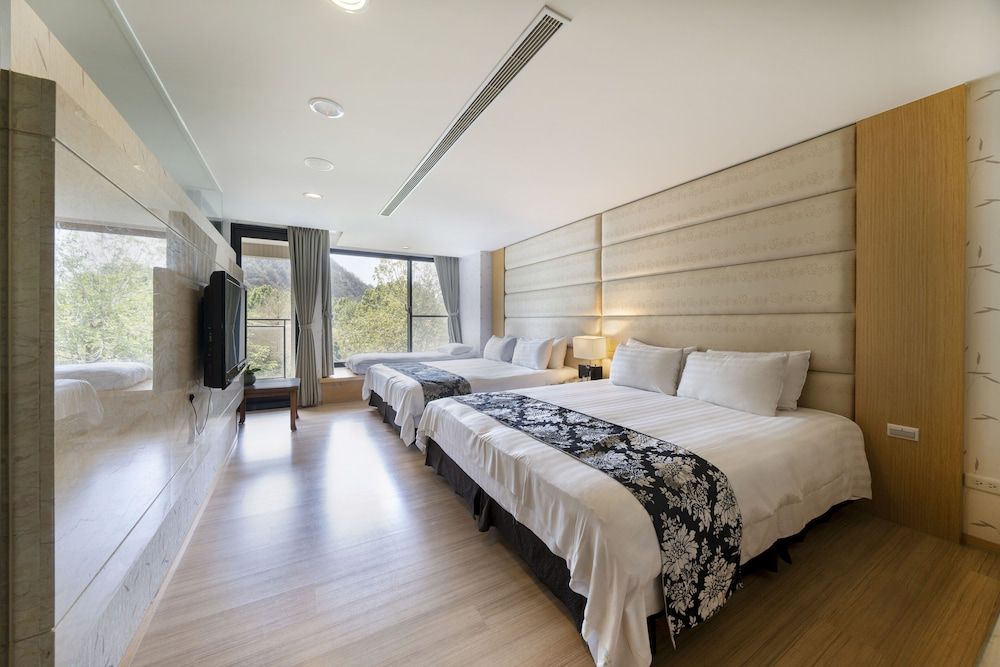 Tai Yi Red Maple Resort Quadruple Room 3