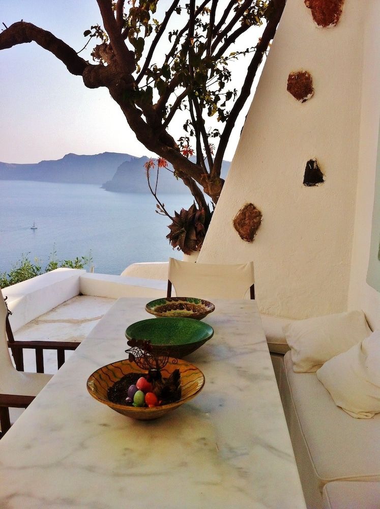 Armeni Village Rooms & Suites