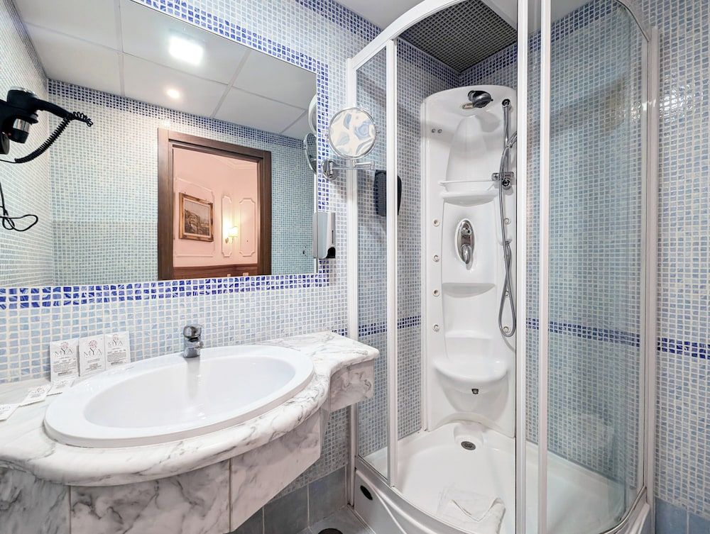 Hotel Philia Rome Standard Double Room 9