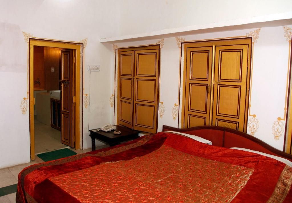 Krishna Prakash Heritage Haveli Deluxe Room 3
