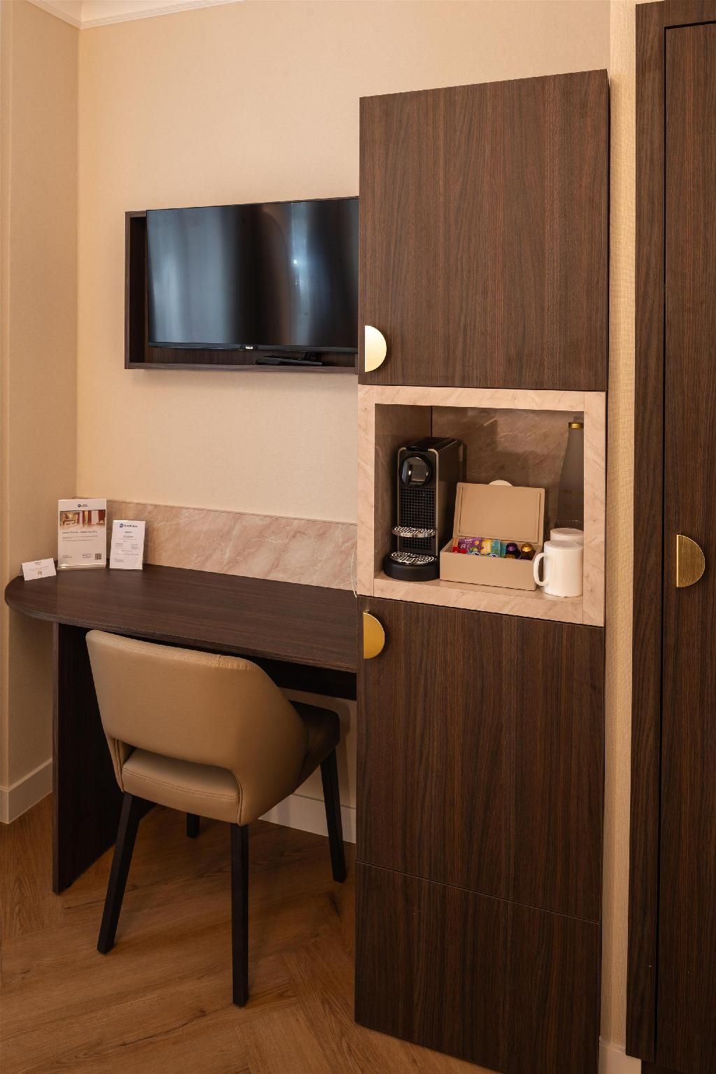 undefined Best Western Au Trocadero 6