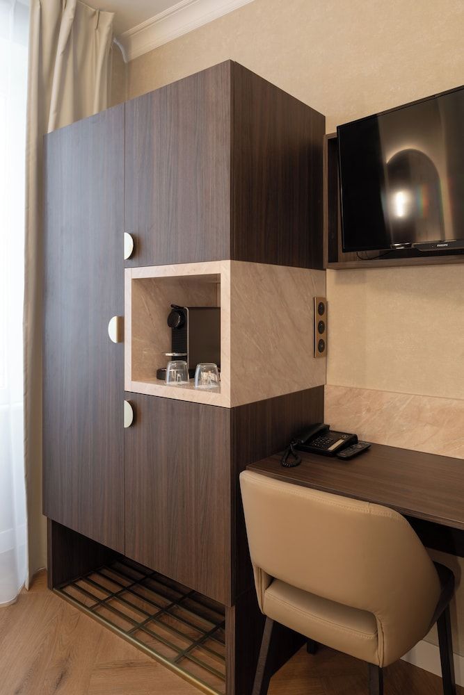 Best Western Au Trocadero Comfort Room, 2 Twin Beds, Non Smoking 7