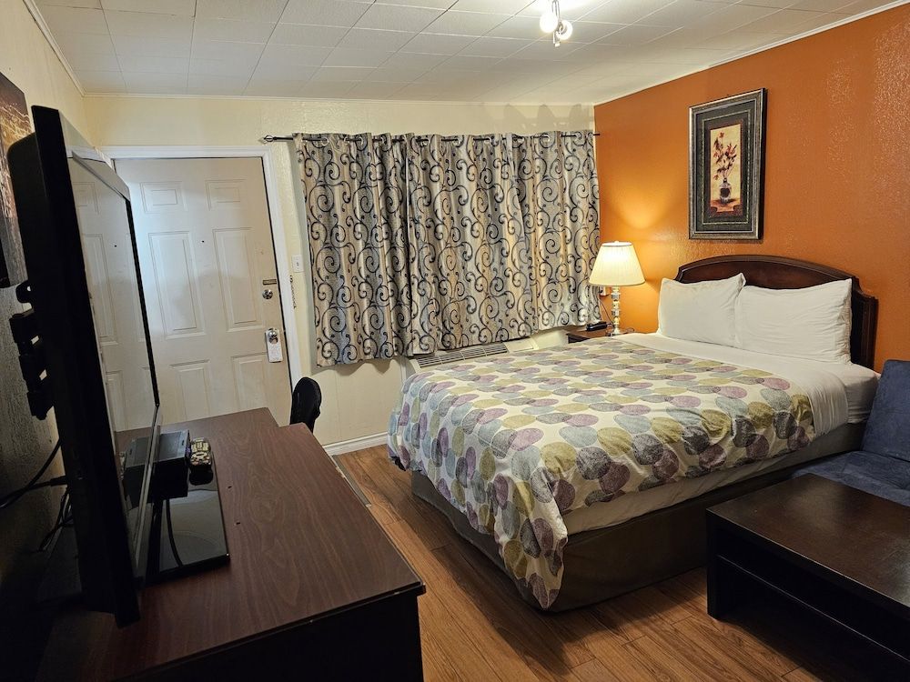 Deluxe Room, Kitchenette (Two Queen Beds)