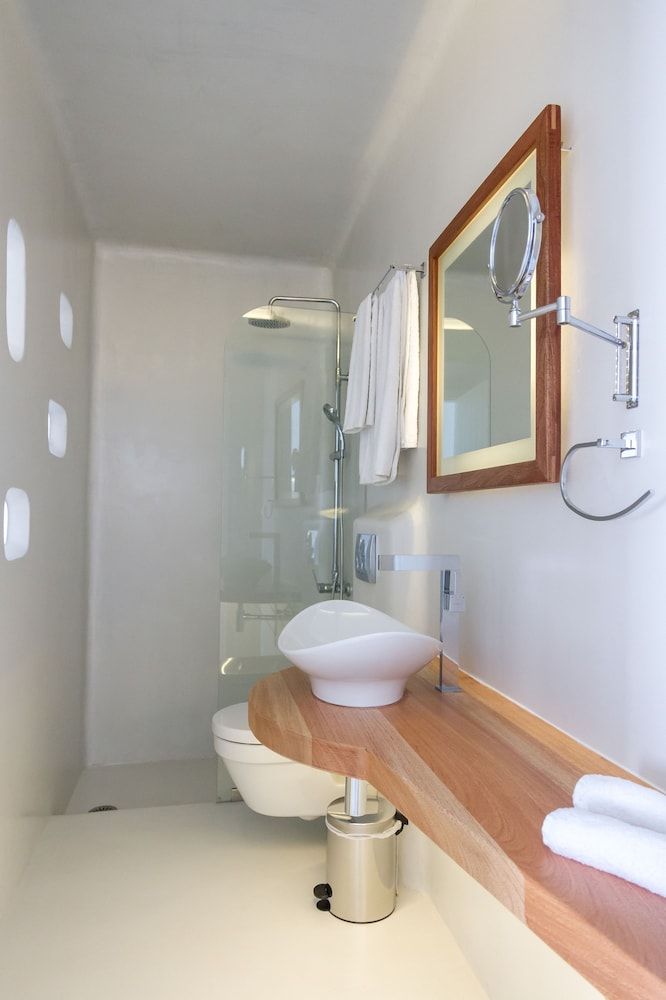 La Perla Villas and Suites - Adults Only Honeymoon Villa with Outdoor Hot Tub and Caldera View 14