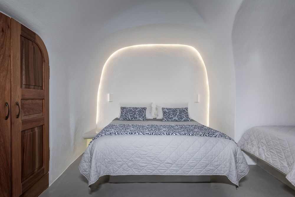 La Perla Villas and Suites - Adults Only La Perla Suite with Outdoor Hot Tub and Caldera View